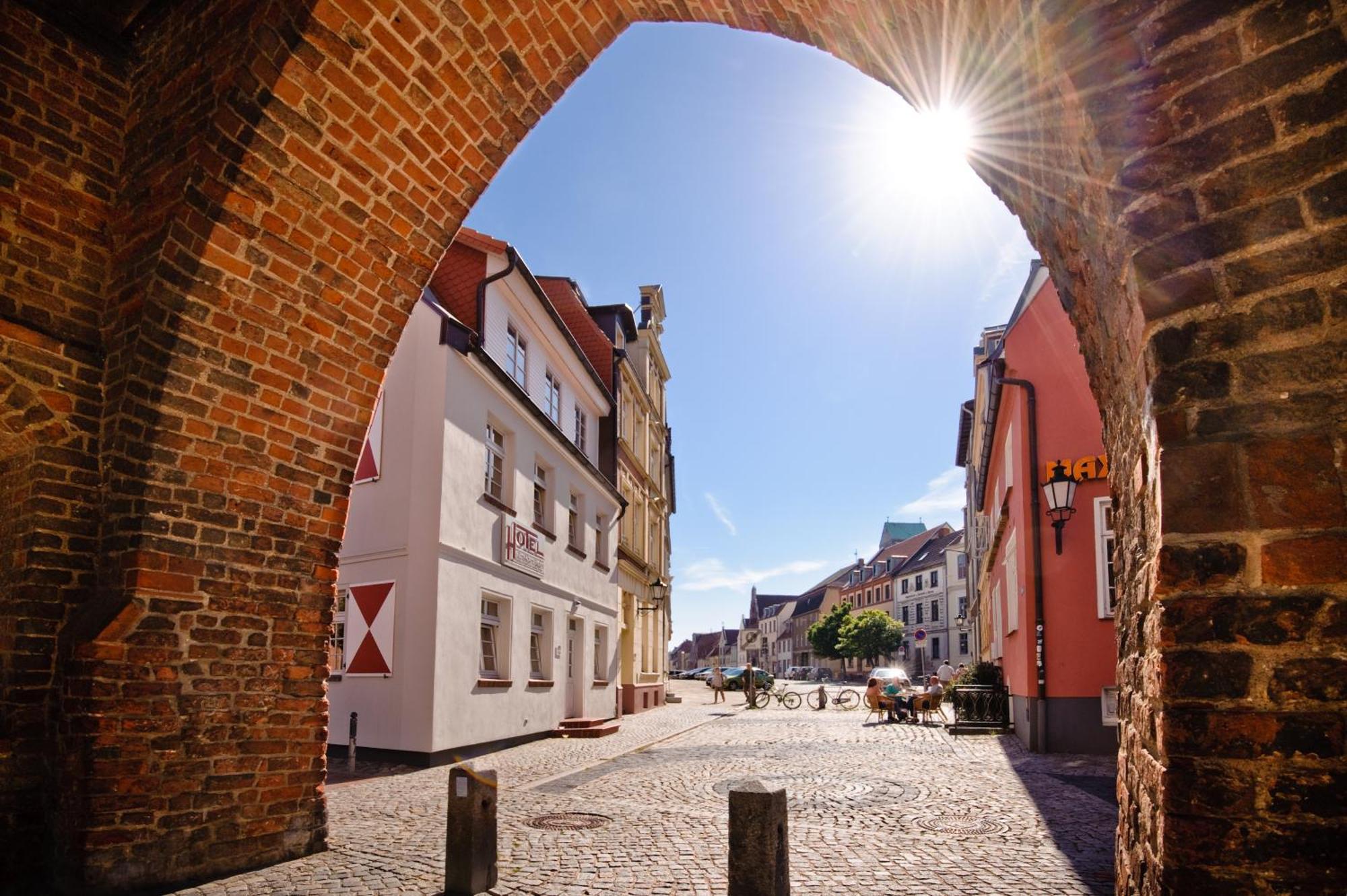 Hotel Am Alten Hafen Вісмар Екстер'єр фото