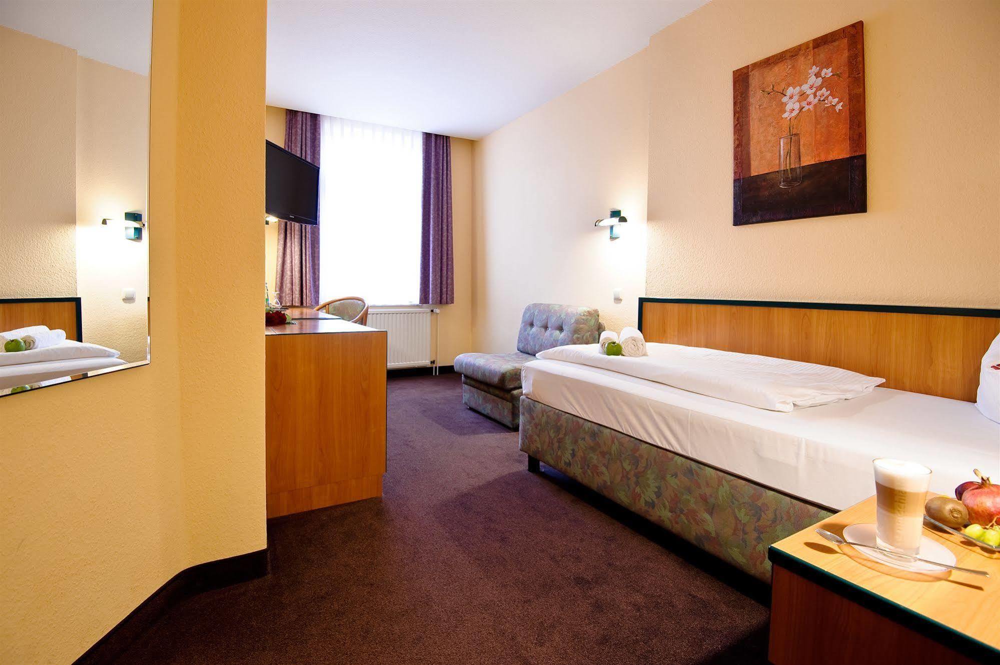 Hotel Am Alten Hafen Вісмар Екстер'єр фото