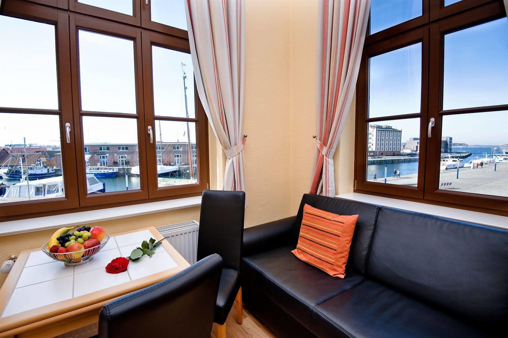 Hotel Am Alten Hafen Вісмар Екстер'єр фото